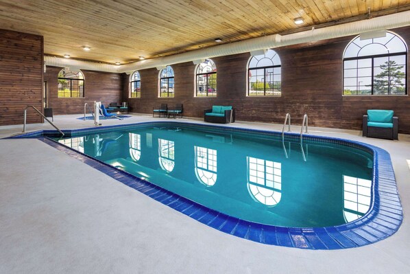 Indoor pool - Days Inn by Wyndham Iron Mountain (Iron Mountain)