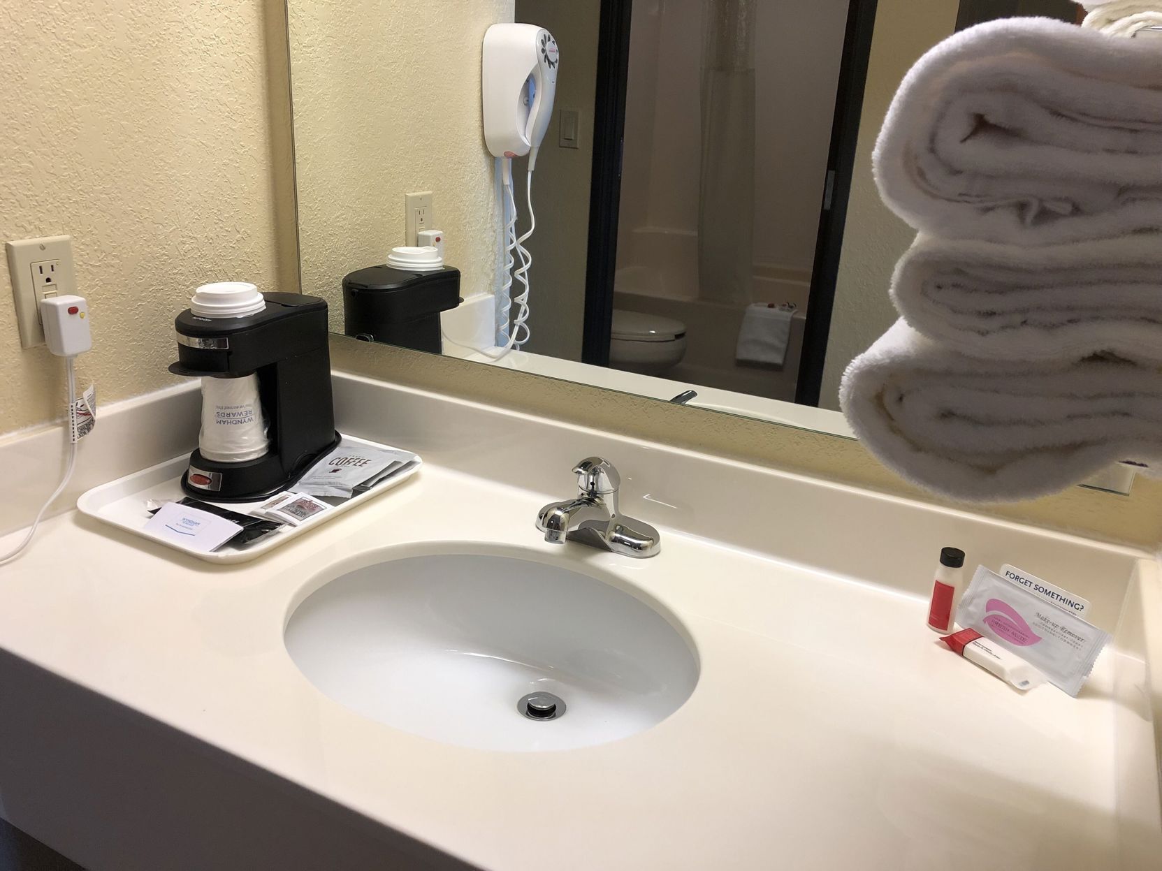 Salle de bain | Articles de toilette (gratuits), séchoir à cheveux, serviettes fournies