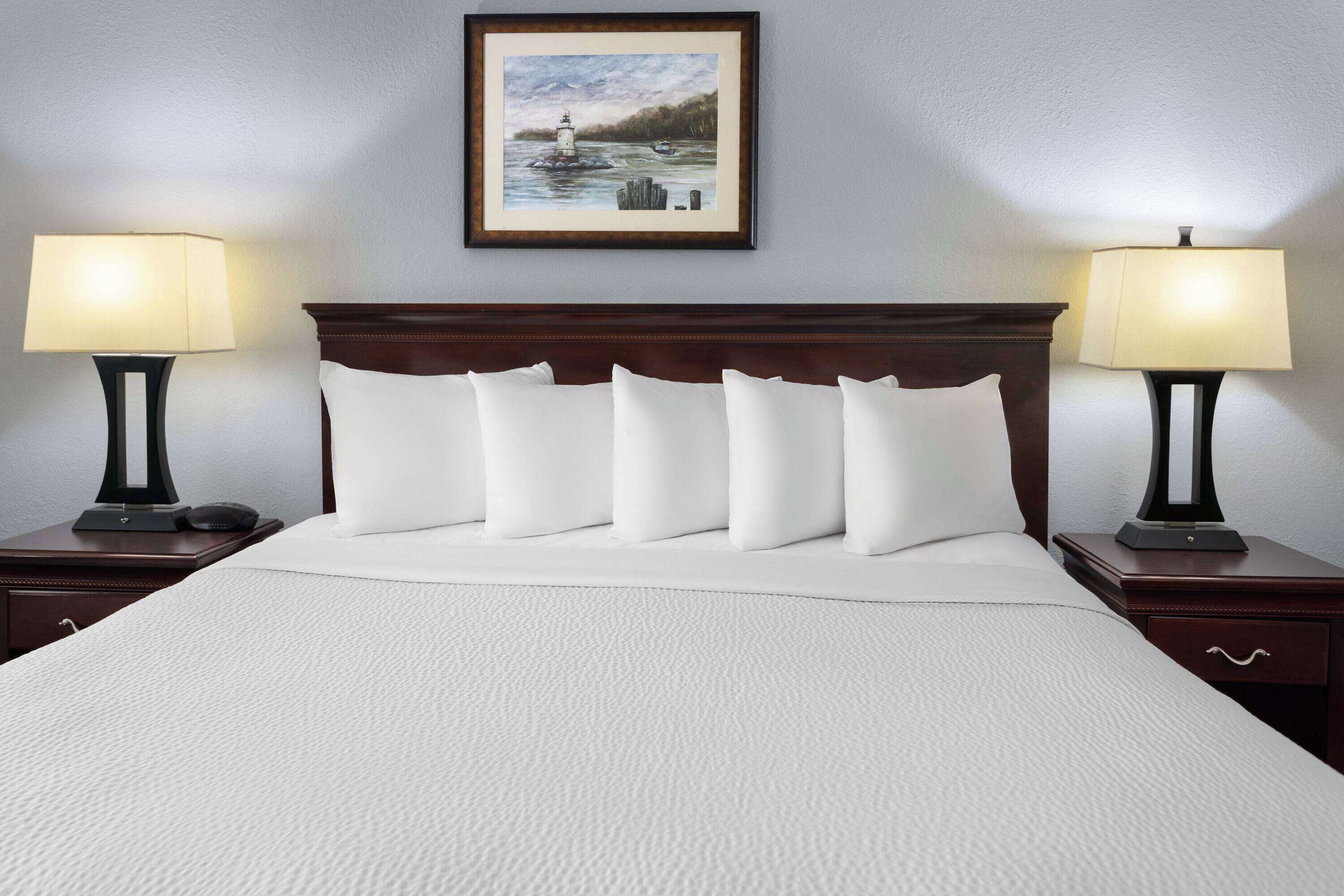 Standard-huone, 1 suuri parisänky | Työpöytä, pimennysverhot, silitysrauta/-lauta, ilmaiset vauvansängyt