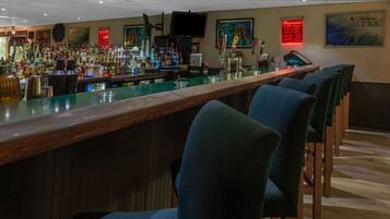 2 bars/lounges