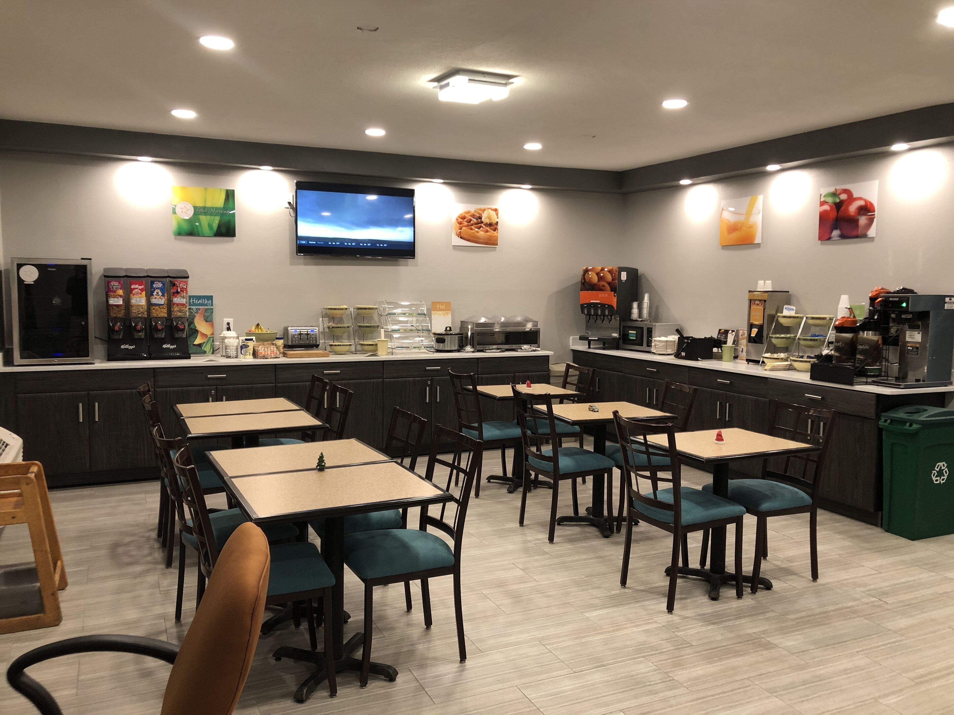 Free daily buffet breakfast