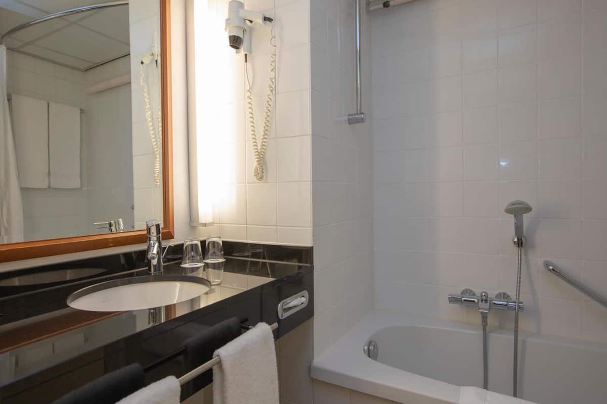 combined shower/bathtub, deep-soaking bathtub, eco-friendly toiletries