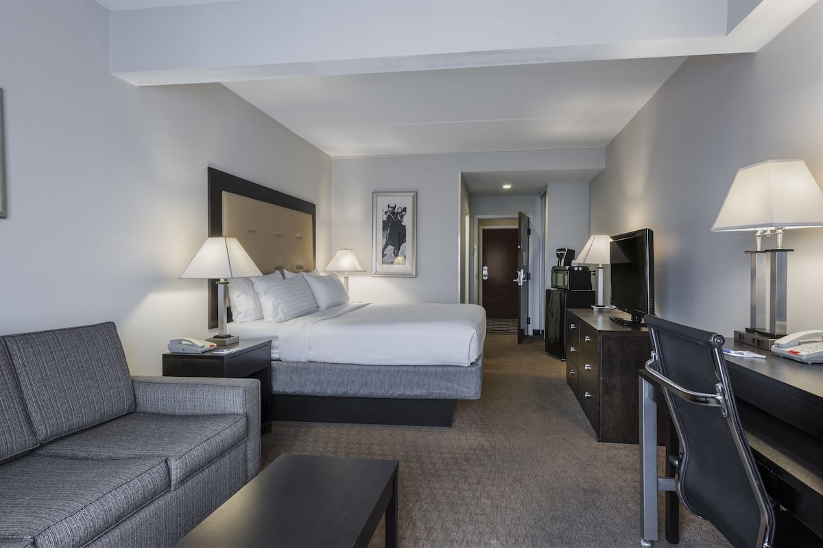 In-room safe, desk, laptop workspace, blackout drapes