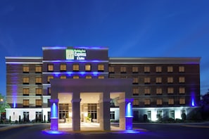 A Holiday Inn Express & Suites building with a prominent entrance and a sign above the entrance. - Holiday Inn Express Hotel and Suites Laurel by IHG (Laurel)