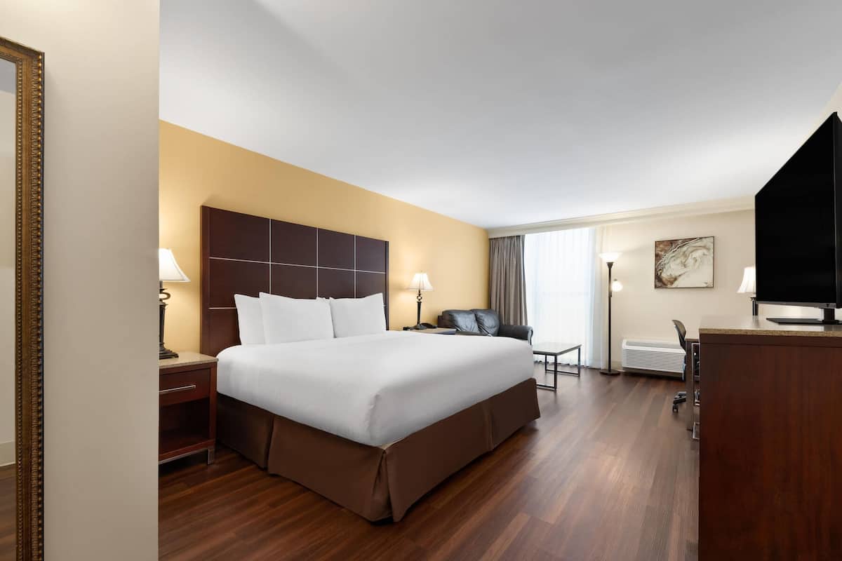 Premium bedding, pillowtop beds, in-room safe, desk
