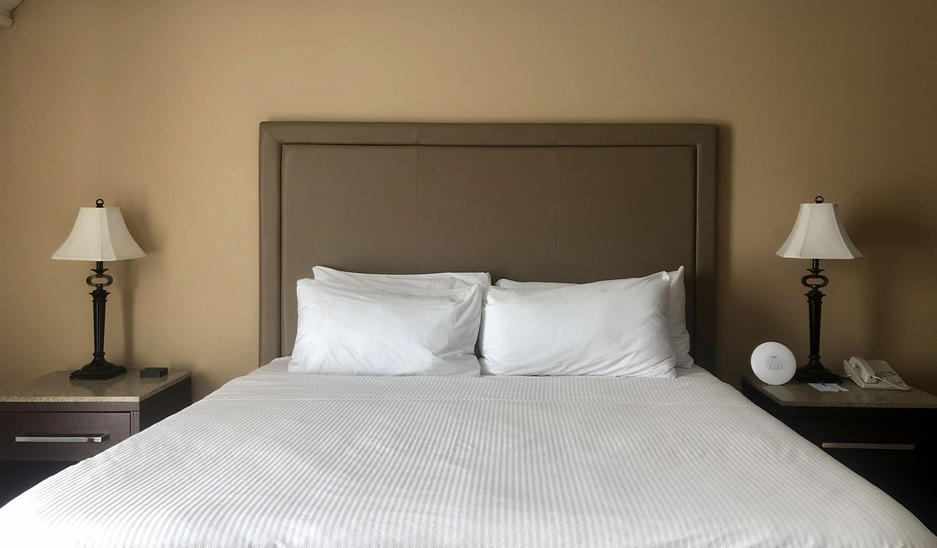 Ropa de cama de alta calidad y camas con pillow-top 