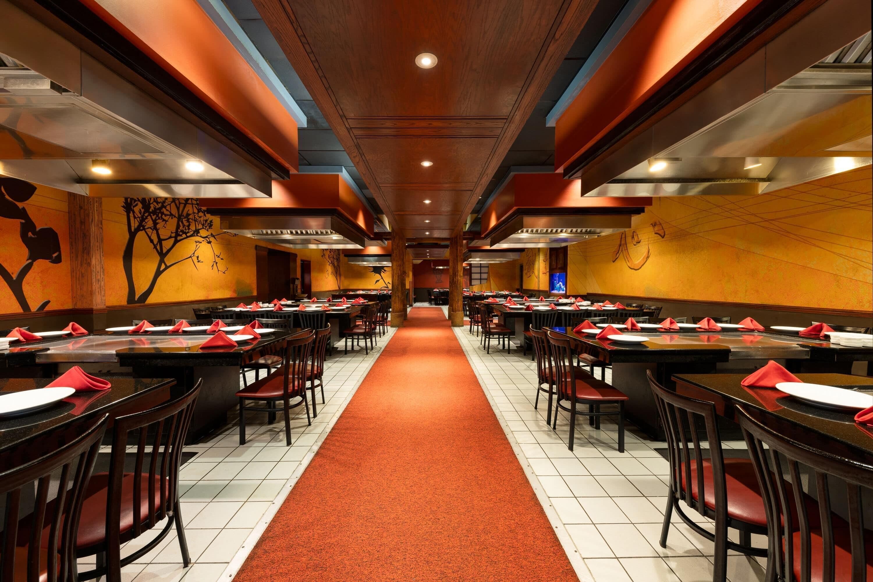 2 restaurantes, se sirven comidas, cenas y cocina americana