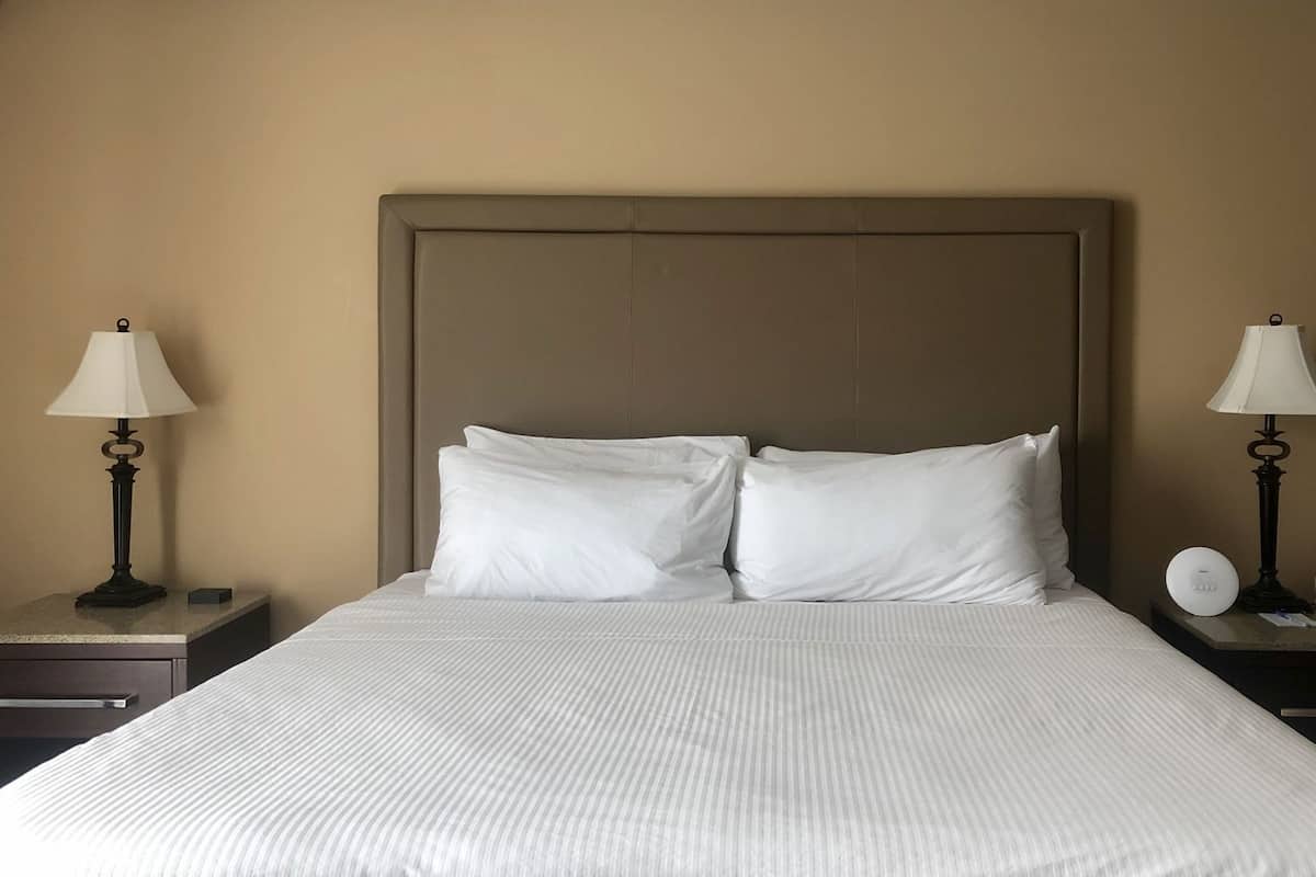 Ropa de cama de alta calidad y camas con pillow-top