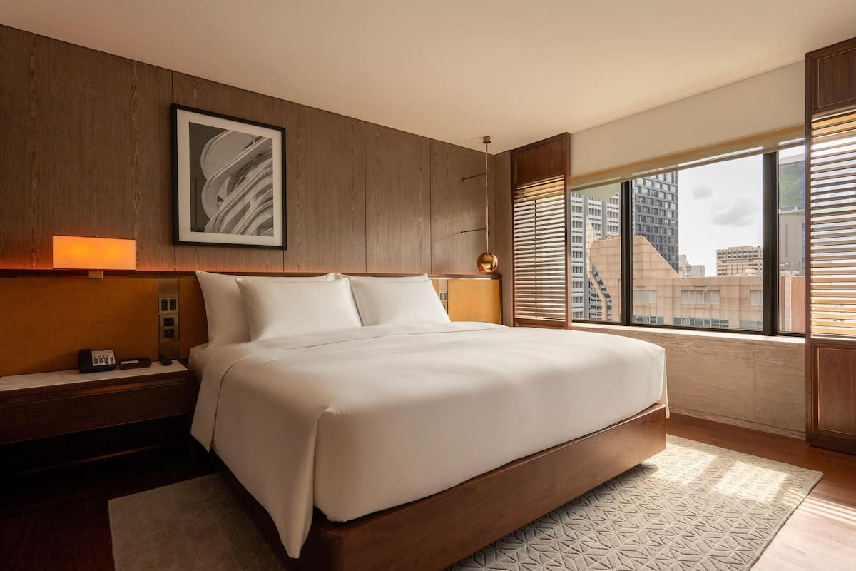 Minibar, coffres-forts dans les chambres, bureau, rideaux occultants