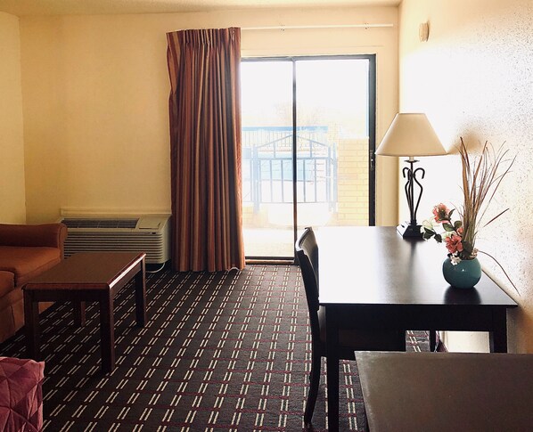 Room, 1 King Bed, Non Smoking | Blackout drapes, iron/ironing board, free WiFi, bed sheets