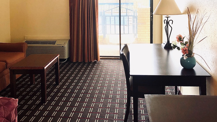 Executive Inn & Suites