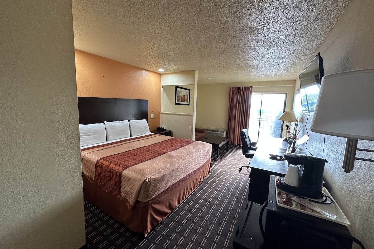 Room, 1 King Bed, Non Smoking