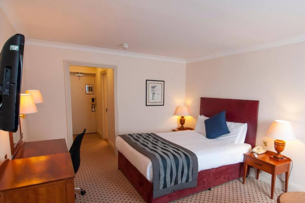 Standard Double Room | Iron/ironing board (on request), cribs (free), WiFi (free), bed sheets