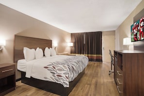 A hotel room with a bed, bedside lamps, a TV, a desk, and a wardrobe. - Red Roof Inn Baltimore South - Glen Burnie (Glen Burnie)