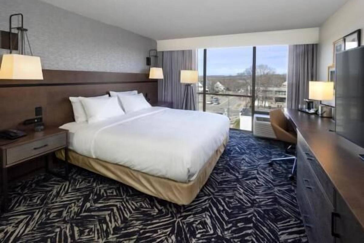 In-room safe, desk, laptop workspace, iron/ironing board