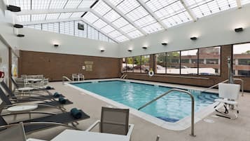 Indoor pool, sun loungers