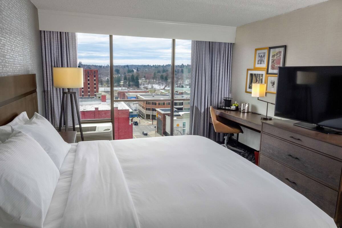 in-room safe, desk, laptop workspace, iron/ironing board