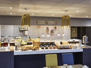Breakfast, lunch, dinner served; British cuisine