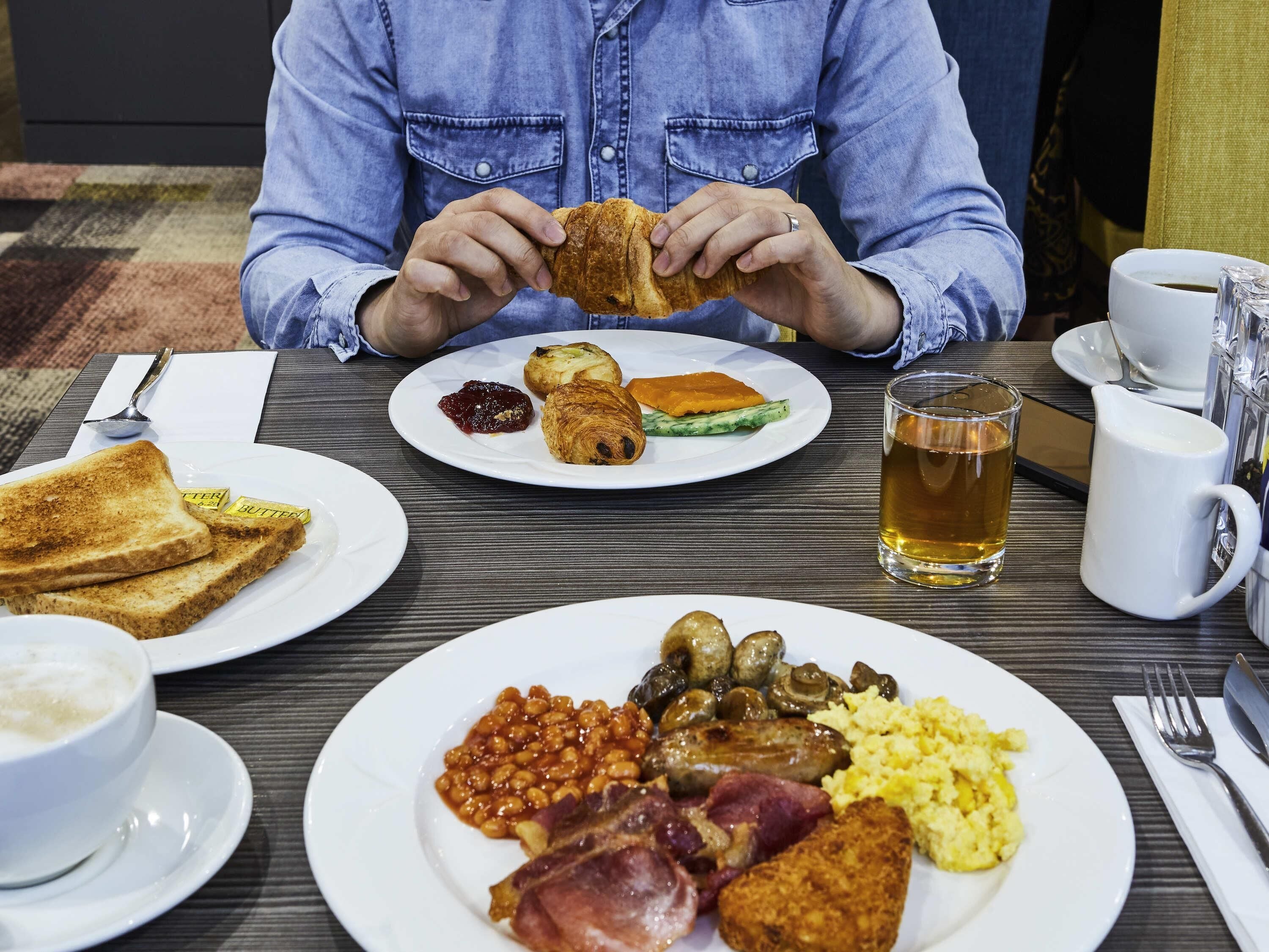 breakfast, lunch, dinner served; british cuisine