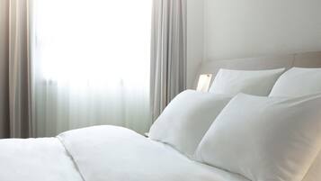 Hypo-allergenic bedding, minibar, in-room safe, desk