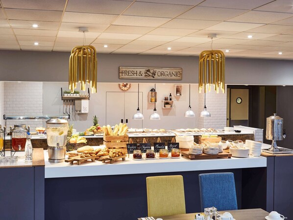 Café da manhã, almoço e jantar; culinária britânica 