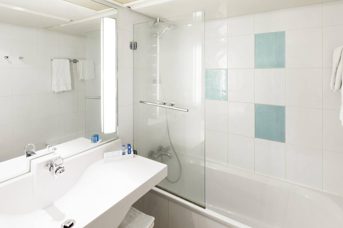 superior room, 1 queen bed with sofa bed | hypo-allergenic bedding, minibar, in-room safe, desk