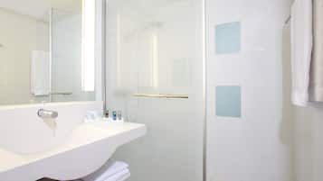 Hypo-allergenic bedding, minibar, in-room safe, desk