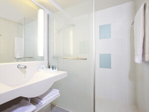 Ropa de cama hipoalergénica y minibar 