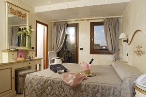 Superior Double or Twin Room | Down comforters, minibar, in-room safe, soundproofing