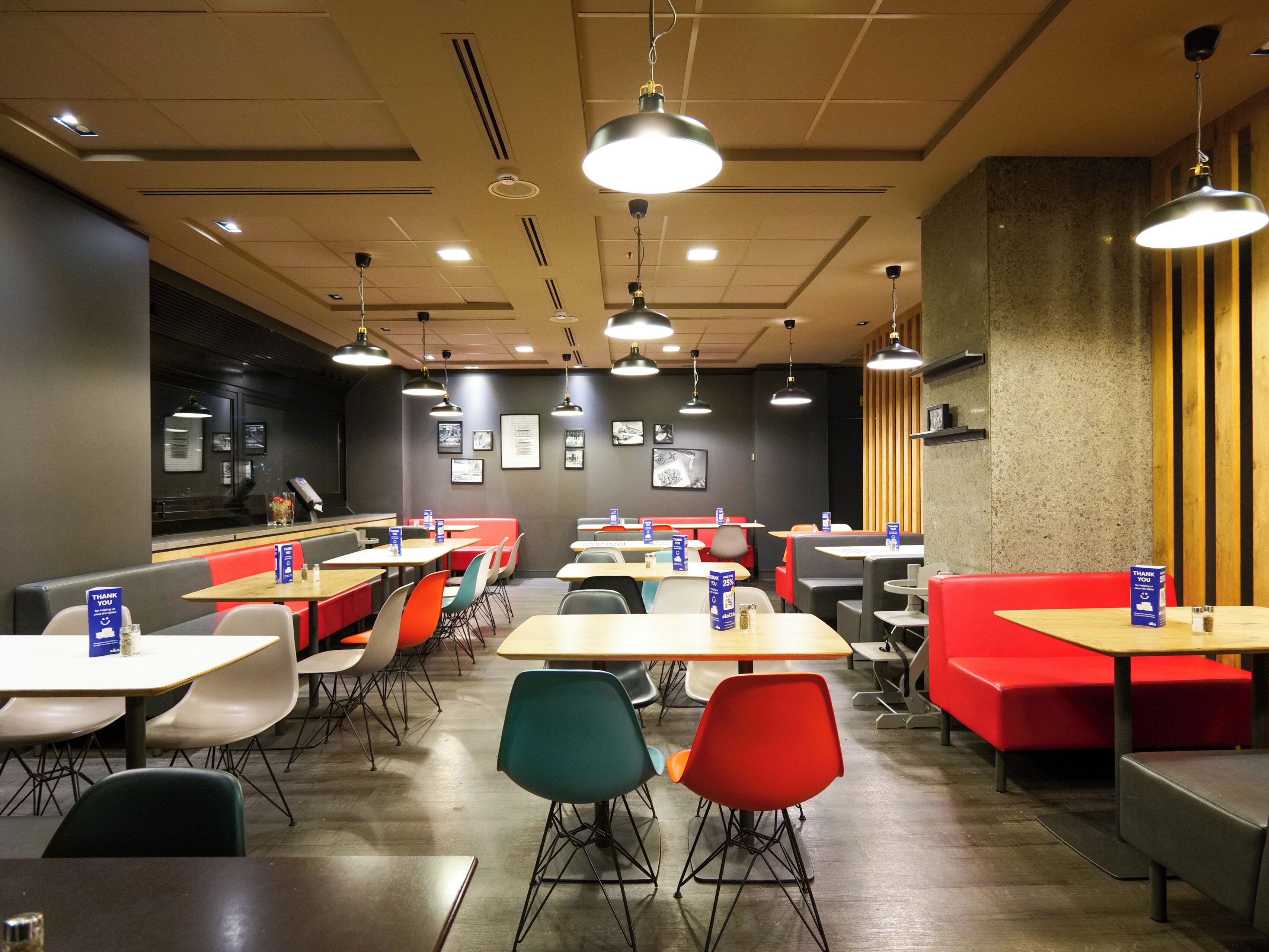 Tägliches Frühstücksbuffet (11.5 EUR pro Person)