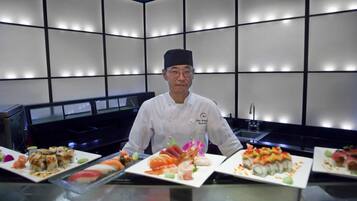 7 restaurants, breakfast, lunch, dinner served; local cuisine