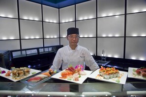 7 restaurants, serveren ontbijt, lunch, diner, lokale gerechten