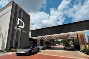 Exterior - Hotel Dax (Addison)