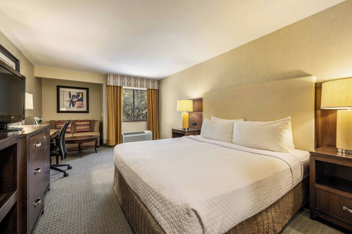 In-room safe, desk, iron/ironing board, WiFi (free)