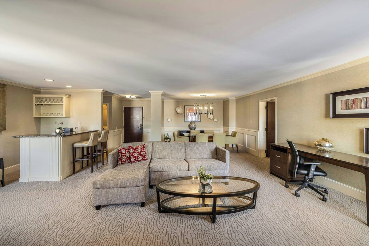Presidential Suite, 1 Bedroom | In-room safe, desk, iron/ironing board, WiFi (free)