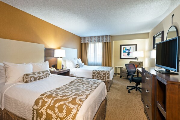 In-room safe, desk, iron/ironing board, free cots/infant beds - Hotel Dax (Addison)