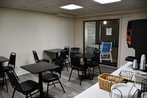 Free continental breakfast - Stillwater Inn & Suites (Stillwater)