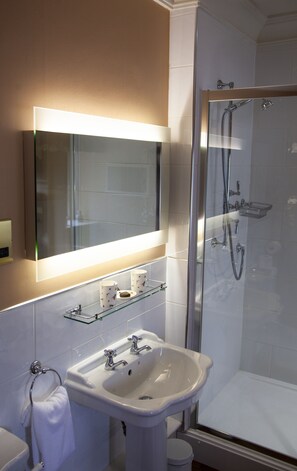Deluxe Double Room | Bathroom