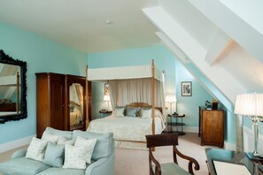 Premium Suite (Four Poster Super King Sized Bed)