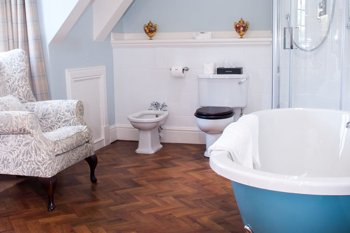 separate bathtub and shower, deep-soaking bathtub, rainfall showerhead