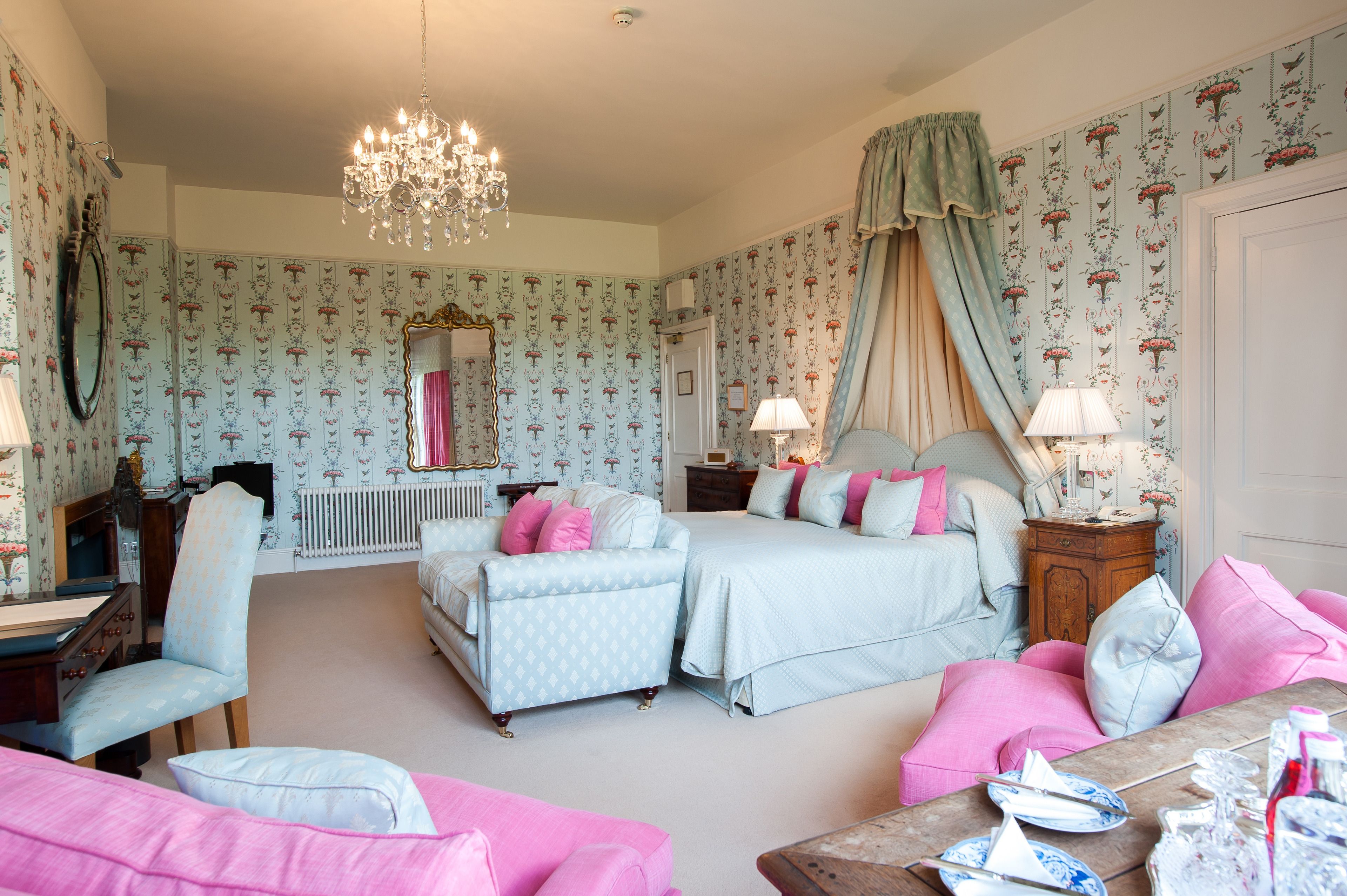 junior suite | premium bedding, individually decorated, individually furnished, desk