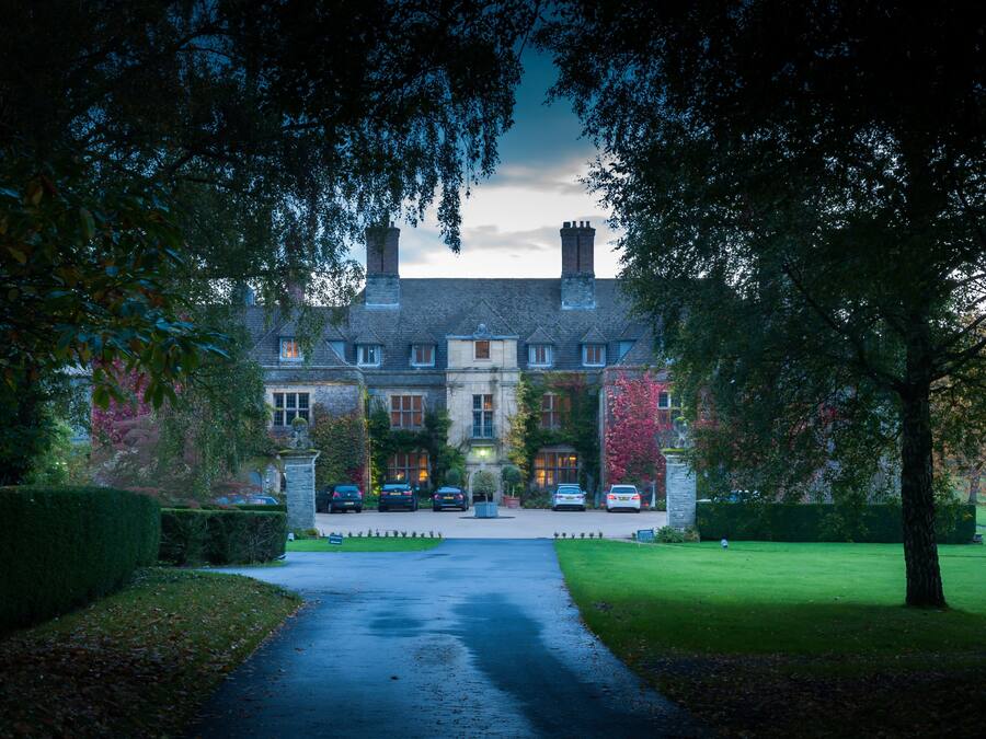 Overnatningsstedets facade – aften/nat