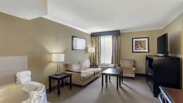 Suite, 1 trĂšs grand lit, non-fumeur, baignoire Ă jets (with Sofabed) | Coffre-fort, bureau, fer et planche Ă repasser, accĂšs au Wi-Fi (inclus)