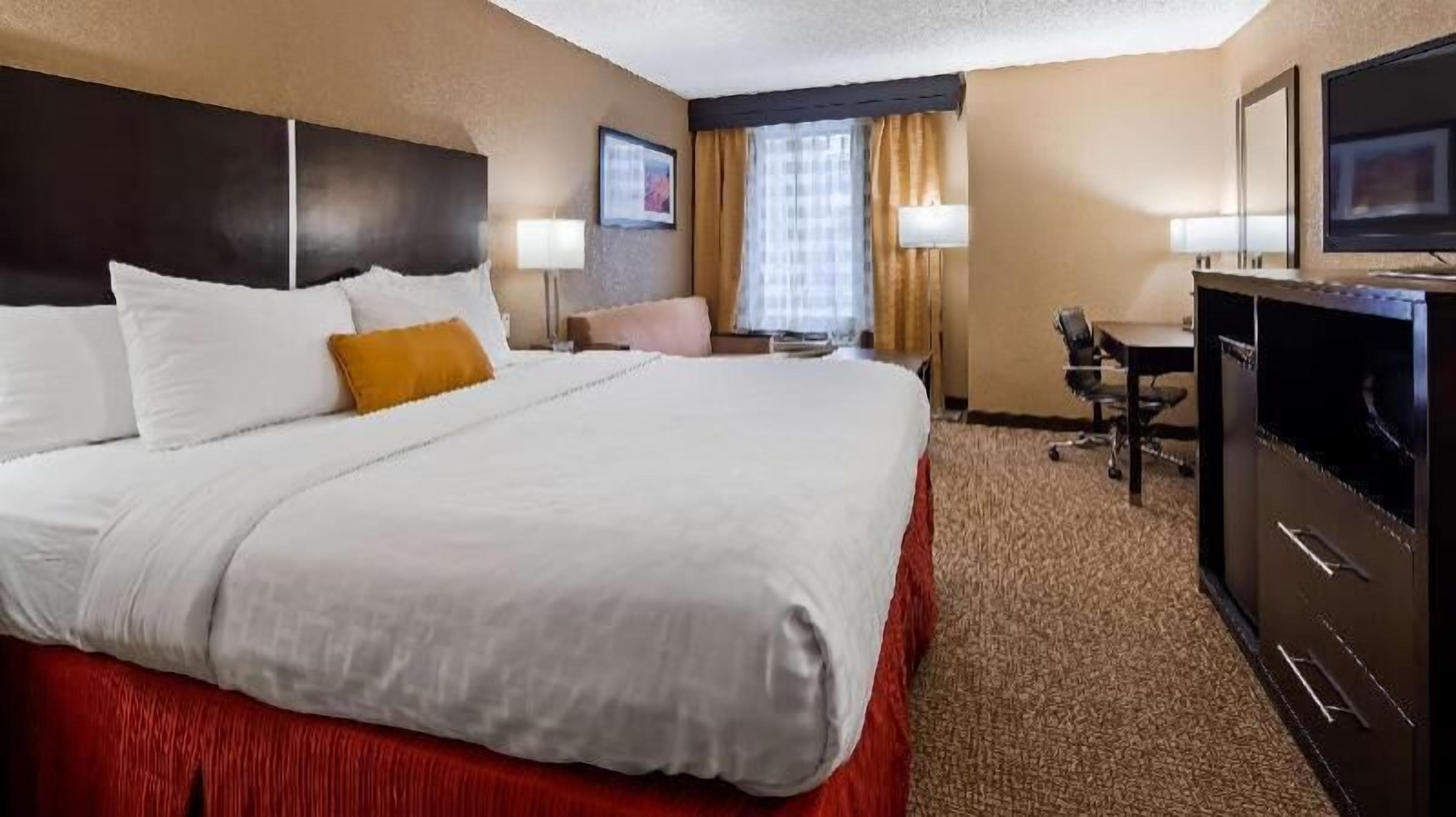 In-room safe, desk, iron/ironing board, free WiFi