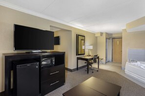 Suite, 1 très grand lit, non-fumeurs, baignoire à jets (with Sofabed) | Coffres-forts dans les chambres, bureau, fer et planche à repasser