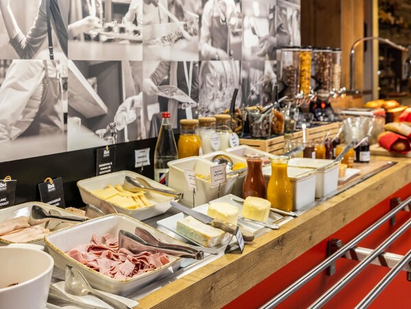 Se sirven almuerzos y cenas, cocina francesa