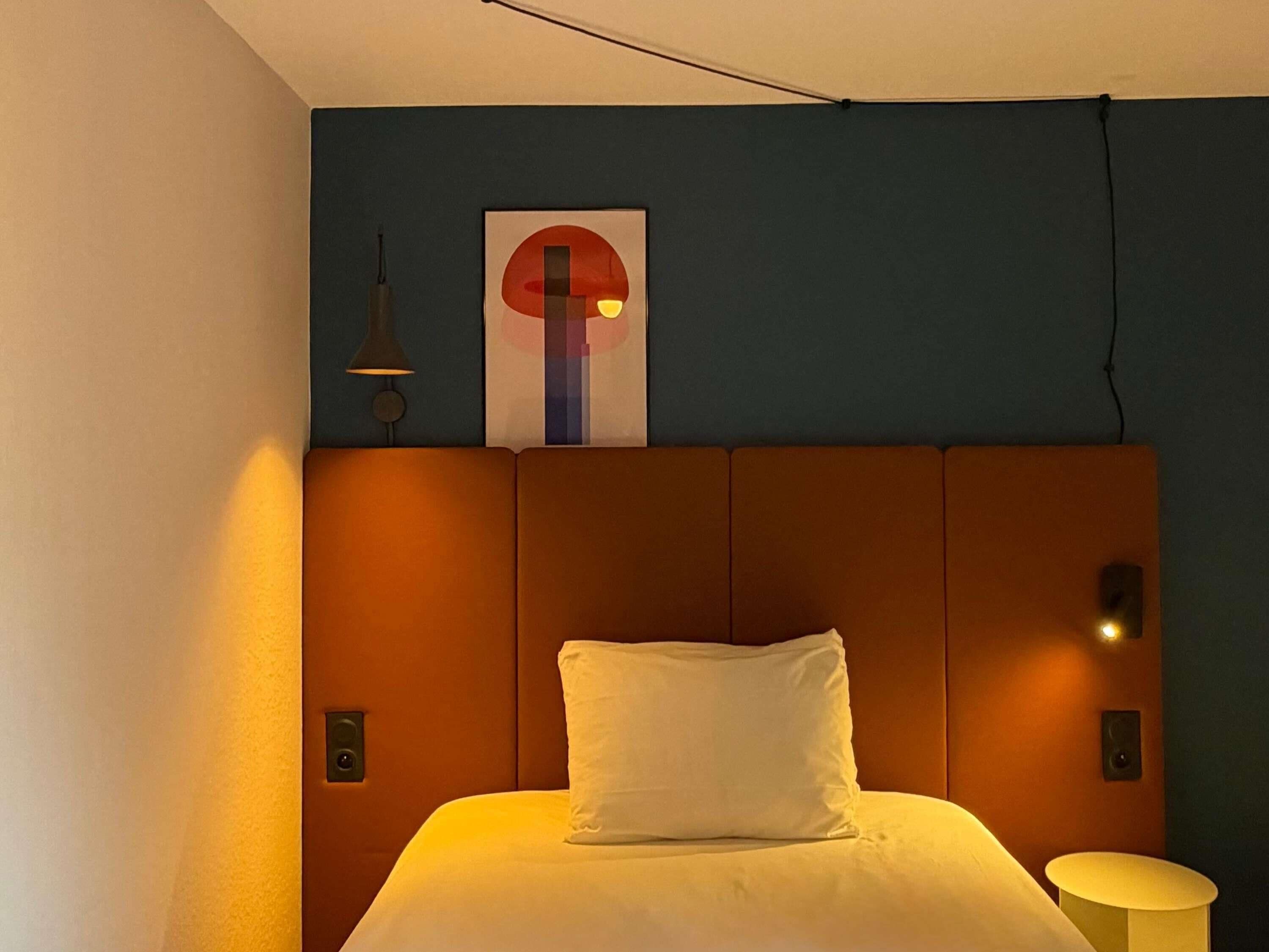 Standardrum - 1 enkelsäng | Skrivbord, mörkläggningsgardiner, ljudisolering och strykjärn/strykbräda