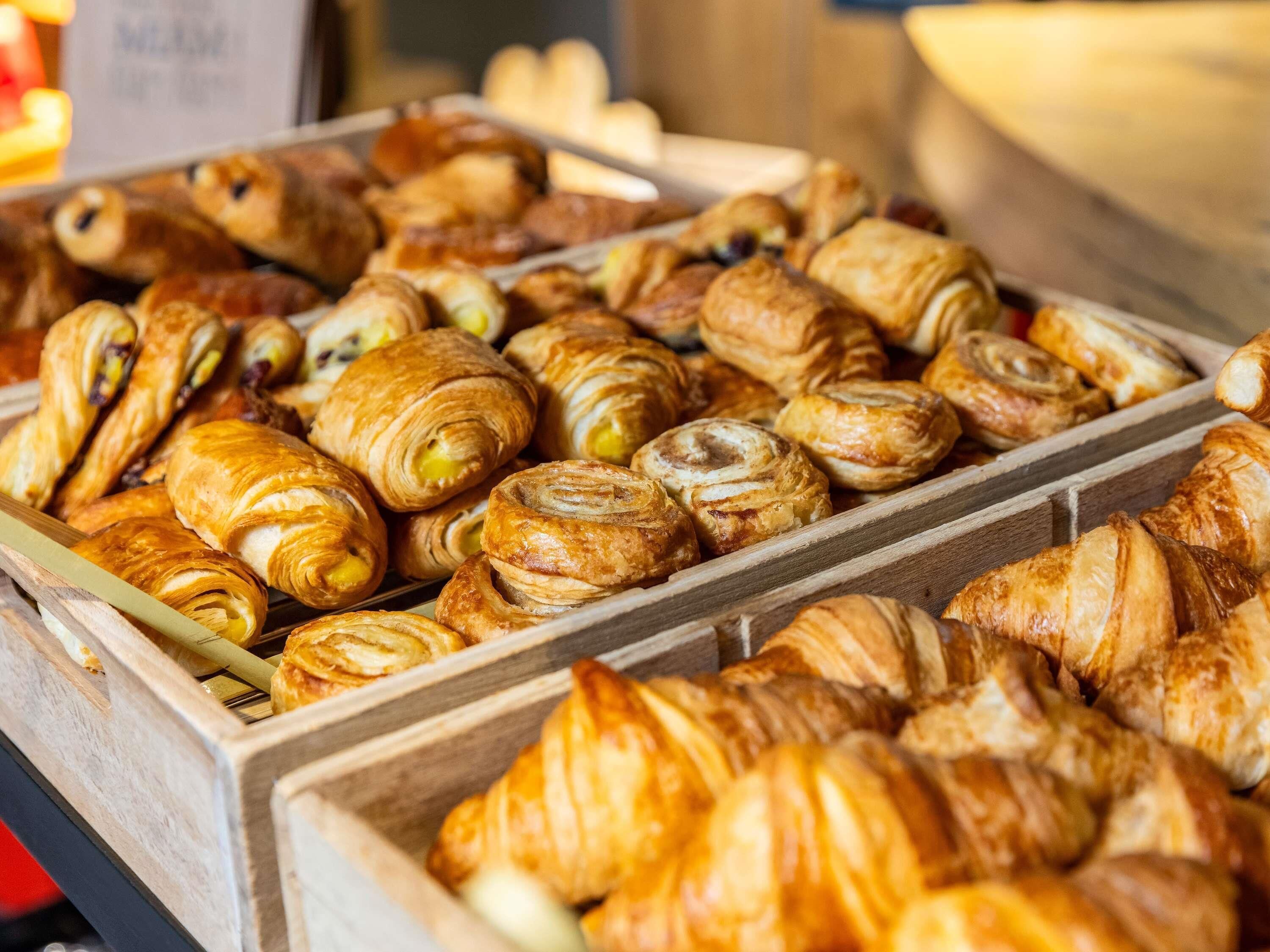 Petit déjeuner buffet (13.90 EUR par personne)