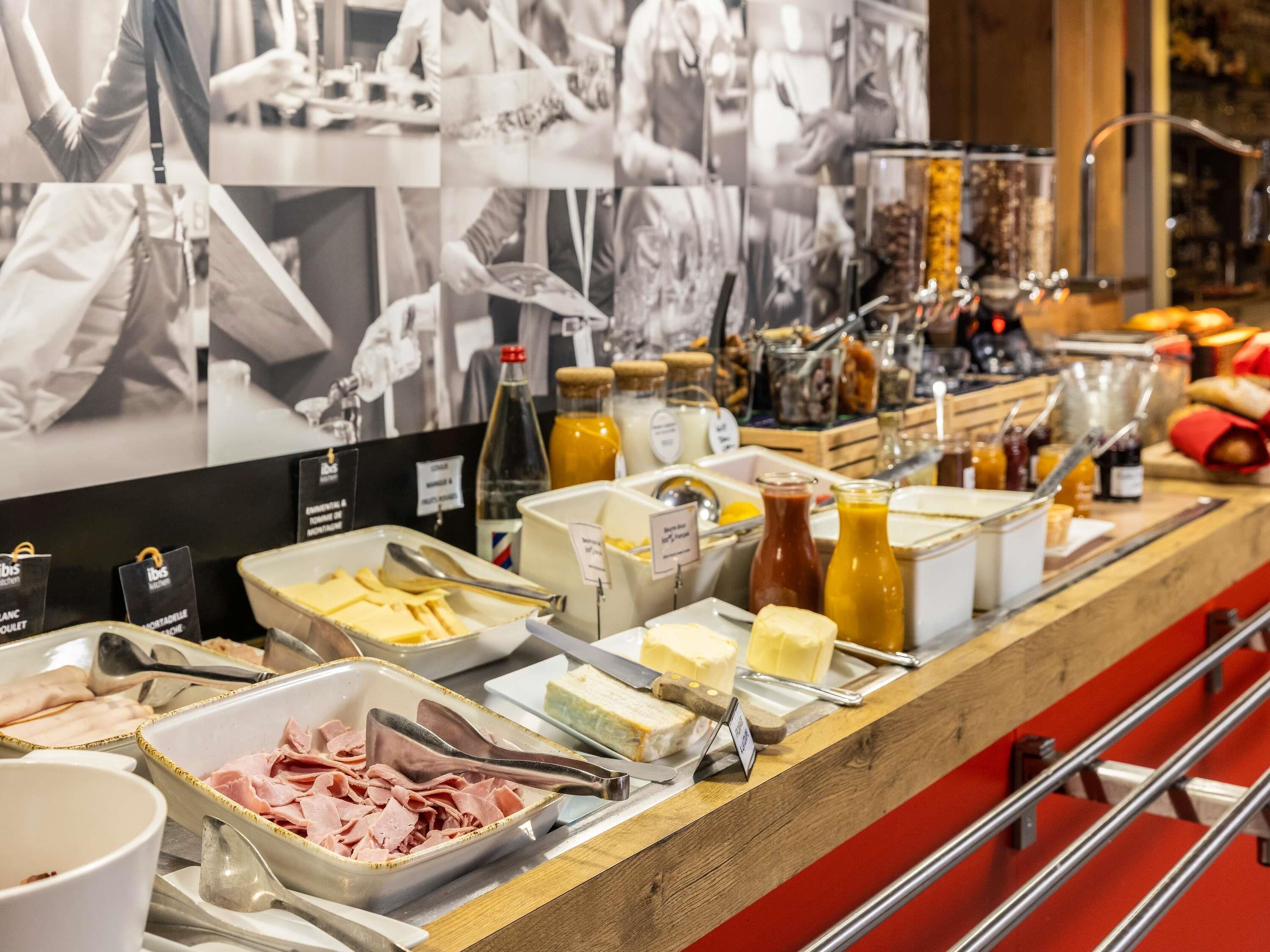 Déjeuner et dîner servis sur place, spécialités Cuisine française