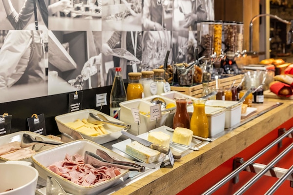 Se sirven comidas, cenas y cocina francesa